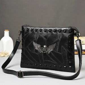 Borsa a <span class=keywords><strong>mano</strong></span> retrò a due usi in stile inglese all'ingrosso borsa a tracolla con rivetto in metallo borsa in pelle con pochette <span class=keywords><strong>teschio</strong></span> a tracolla singola per uomo - Product Image 5