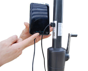 Sombrilla de Jardín Resistente al Agua con Panel Solar y Cargador USB, de Buena Reputación, para Playa y Exteriores - Product Image 2