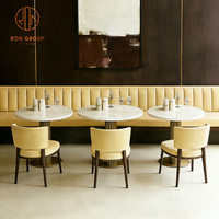 Ensemble de mobilier de café-restaurant en marbre courbé : table, chaises, banquette et canapé
