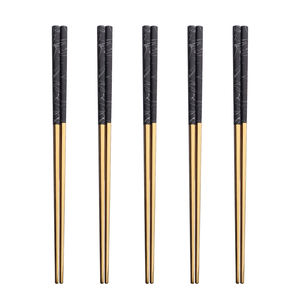 10 pares de palillos elegantes de primera calidad, <span class=keywords><strong>pintura</strong></span> <span class=keywords><strong>en</strong></span> aerosol chapada <span class=keywords><strong>en</strong></span> oro coreano sobre palillos negros de acero inoxidable - Product Image 3
