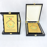 Récompenses de Plaques de certificat en bois noir Récompenses de plaque en bois de plaque d'or personnalisées MH-J725