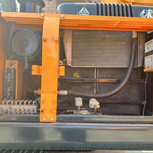 Puissante pelle sur chenilles d'occasion HYUNDAI 220LC-9S de 22 tonnes, idéale pour les grands projets de construction et de bâtiment - Product Image 4
