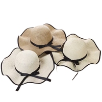 Chapeau de soleil personnalisable pour femme, à large bord ondulé, avec grand nœud, idéal pour la plage, la pêche, les activités de plein air et le style décontracté, en paille tressée.