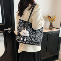Graffiti toile sac pour femmes 2025 nouvelle mode sac à bandoulière grande capacité sac fourre-tout avec pendentif
