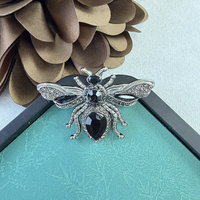 Broche Abeille Style Porcelaine Rétro Émail Strass Épingle de Revers Insecte Classique Chinois Floral Abeille Miel Corsage