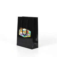 Sacs en papier blanc de luxe personnalisés avec logo imprimé en gros, sacs en papier pour boutique de détail, sacs cadeaux avec votre propre logo