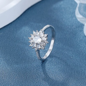 Joyería al por Mayor de Alta Gama, Anillos de Compromiso y Boda Unisex de Plata S925 con Circonita Cúbica y Baño de Rodio, Joyería Elegante con Diseño de Corazón - Product Image 3