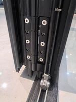 Sistem Pintu Lipat Akordion Geser Vertikal Ganda Desain Tahan Air Kaca Lipat Aluminium Modern Pintu Bifold