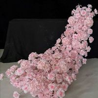 Décoration de scène de mariage de luxe faite à la main en soie artificielle : cascade de roses, rangée de fleurs, chemin de table, toile de fond, arches murales
