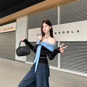 Suéter de punto con hombros descubiertos para mujer, conjunto de dos piezas, negro y azul a rayas, corte ajustado, suave, para primavera, largo regular, manga larga, estilo vintage - Product Image 1