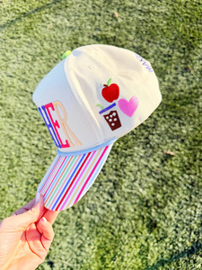 Gorra de béisbol de malla ajustable con bordado de arcoíris a rayas y diseño de maestra para mujer - Product Image 2