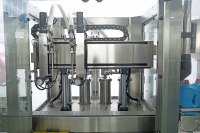 Machine de remplissage automatique industrielle ESKO pour savon liquide, adoucissant textile, remplisseuse de bouteilles rondes en plastique de type gallon
