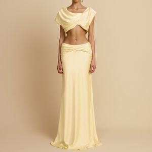 Nouveautés : Ensembles élégants jaunes en satin de haute qualité pour femme – Tenues 2 pièces (jupe et haut) dos nu et unies - Product Image 3