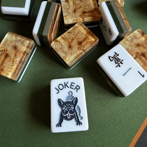 Jeu de Mahjong Américain avec des tuiles en acrylique à quatre couches et à blocs de couleur, finition bois de cèdre, fabriqué à la main pour le divertissement décontracté - Product Image 4