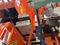 Équipement de traitement intégré semi-automatique tout-en-un pour la découpe de fentes de charnières de portes et fenêtres en alliage d'aluminium, tour personnalisable