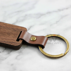Regalo di lettere portachiavi in legno di Acacia personalizzabile vuoto creativo per madre e padre - Product Image 1