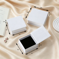 Boîte cadeau en carton avec ruban champagne pour bijoux, boucles d'oreilles et colliers, petit étui carré à couvercle rabattable