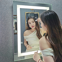 Miroir de salle de bain à écran tactile LED de style moderne populaire, de haute qualité, anti-buée, avec éclairage LED