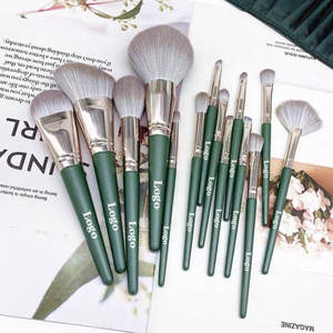 Ensemble de pinceaux de maquillage pour le visage MSQ Professional Private Label, manche en bois durable, 14 pièces, poils synthétiques verts, sac en PU - Product Image 2