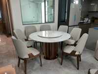 Table de salle à manger d'hôtel avec chaises, pieds en bois et plateau en marbre pour 6 personnes