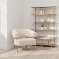 Fauteuil de salon moderne de luxe avec structure en métal doré, dossier en bois massif, design durable et écologique, idéal pour le salon, le bureau à domicile