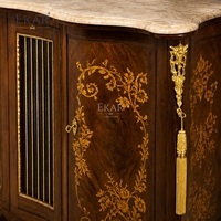 Buffet en verre avec marqueterie Fleur Dorée |   Buffet de luxe de style rococo français avec dessus en marbre - EKAR