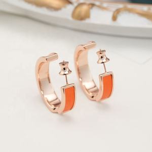 Pendientes de Botón de Alta Gama de Estilo Retro Europeo Americano, Nuevos Pendientes de Cuero en Forma de C con Diseño Exagerado en Color Champán - Product Image 1