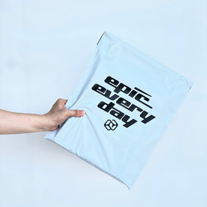 Sacs d'expédition blancs mats écologiques, sacs à bulles express blancs brillants couleur personnalisée, sacs d'expédition colorés imprimés pour T-shirts et sweats à capuche - Product Image 1