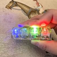 Jouets populaires anti-stress à clavier mécanique LED coloré à 4 touches, jouets sensoriels à presser, porte-clés de décompression