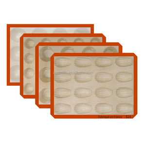 Molde de Silicona Antiadherente de Grado Alimenticio y Ecológico para Muffins, 12 Cavidades, Color Beige con Borde Naranja, para Huevos, Muffins y Cupcakes Grandes - Product Image 1