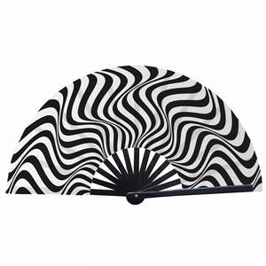 Abanico de mano de bambú pintado de alta calidad con sonido de clic, diseño plegable portátil para baile - Product Image 2
