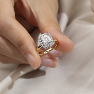 Perhiasan kustom <span class=keywords><strong>18K</strong></span> emas padat ukuran karat besar Lab tumbuh 2ct Radiant berlian cincin pernikahan Set perhiasan berlian cincin tumpuk - Product Image 5