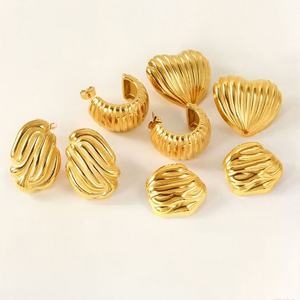 Pendientes Colgantes de Acero Inoxidable para Mujer, Diseño Delicado, Personalizados, Resistentes al Agua, con Forma de Corazón, Clásicos, Antideslustre, Joyería de Moda al por Mayor - Product Image 3