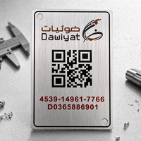 Plaques d'identification métalliques personnalisées avec logo de marque en aluminium, codes QR et numéros de machine pour l'identification des équipements