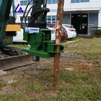 Ensemble multifonctionnel pour le battage et le compactage de pieux, combinant le battage de pieux, l'extraction de pieux, le compactage des fondations et la stabilisation des pentes