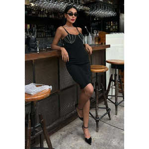 Robe de soirée noire Belina ornée de pierres, mini-robe à col cœur, silhouette fourreau, coupe confortable - Product Image 5