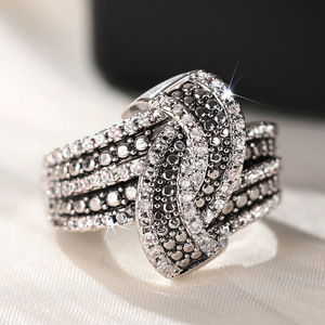 Anello dal Design Bicolore a Forma di Altalena, Stile Elegante per Donne - Product Image 5