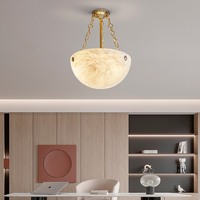 Luminaire suspendu en albâtre de luxe avec chaîne et canne à l'ancienne plaquées or pour salon, entrée, salle à manger