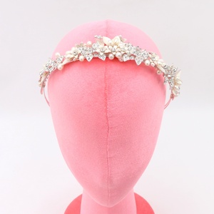 Nuovo Arrivo: Elegante Fascia per Capelli con Fiori e Foglie in Cristallo per Matrimoni, Balli e Compleanni - Accessori per Capelli Personalizzabili - Product Image 4