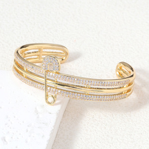 Fashion Safety Pin <b>Bracelet</b> for Women Wholesale Zinc Alloy <b>Silver</b>/Gold Plated Fashionable Exaggerated Design Claw Setting Punk - Product Image 2
