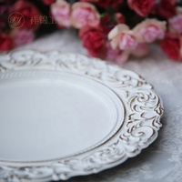Lot de 6 assiettes de présentation en plastique blanc antique/doré de 14 pouces avec incrustation dorée et bordure gravée style baroque pour mariage et fête
