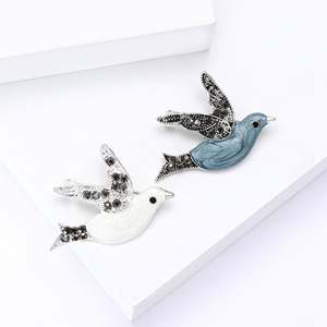 Nouveau dessin animé alliage émail paix colombe broche exquis créatif hommes et femmes costume Cardigan boutonnière broche - Product Image 2