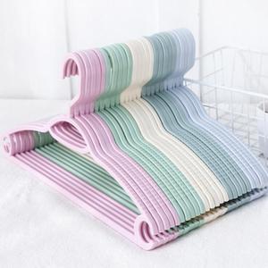 Cintres en plastique antidérapants rectangulaires pour vêtements, pantalons et cravates – Organisateur de garde-robe – Couleurs nordiques - Product Image 1