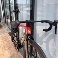 Vélo de route KOZO 7,9 KG 105 24 vitesses en fibre de carbone, cadre aérodynamique, freins à disque hydrauliques, roues à rayons légères de course 700C