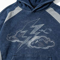 Sweat à capuche oversize délavé style vintage, imprimé Kornit DTG Nuage de tonnerre et éclairs, avec empiècements et strass, streetwear