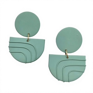 Bijoux de créateurs minimalistes nouvellement modernes-Boucles d'oreilles ovales rétro Beaux bijoux en résine en gros - Product Image 3