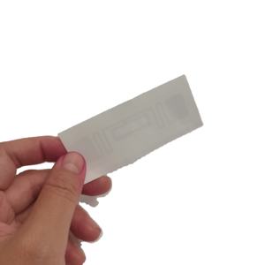 Etiqueta de lavandería de nailon UHF con pegamento de fusión en caliente, <span class=keywords><strong>línea</strong></span> de coser, ciclo de lavado de 200 veces, alta presión, temperatura caliente, arrancar para Hotel - Product Image 1