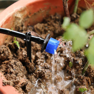 Goutteur réglable à huit trous rouge pour l'irrigation goutte à goutte des arbres fruitiers, 100 pièces, matériau PP - Product Image 3