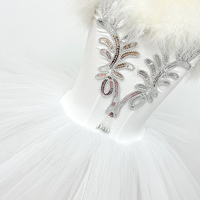 Vestido de Ballet Profesional Fitdance Kids White Swan para Niñas, con Plumas y Pedrería, Disfraz para Actuaciones en Escenario, Disponible en Stock
