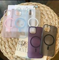 Coque de téléphone semi transparente ultra-mince à aspiration magnétique en brume glacée Coque de téléphone anti-empreinte digitale givrée Coque rigide